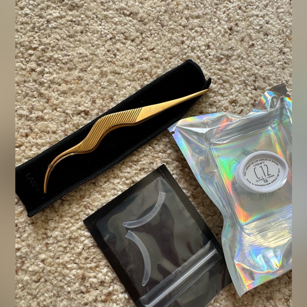 Gold Lashify wand